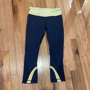 LULULEMON athletica size 4 navy and yellow crop leggings